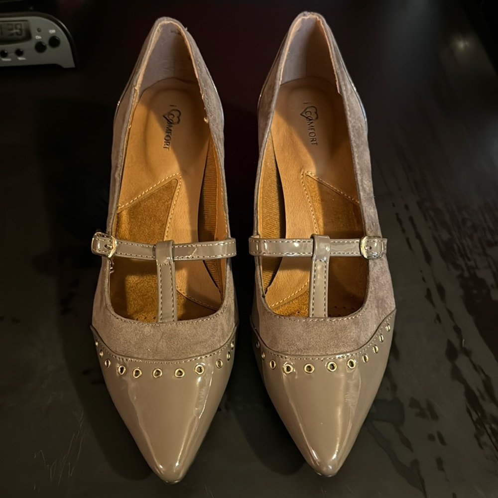 Women’s I Comfort Beige Dress Pumps